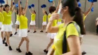 化州江湖开心果广场舞《一起走天涯》12人变队。