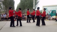 禹城伦镇城子坡后，伦镇街舞蹈队一支一起走天涯广场舞。快乐春天录制。