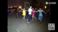 两男四女跳《歌在飞》广场舞
