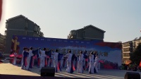 华龙村广场舞队参加麓谷街道“走进新时代，共舞盛世情，第五届广场舞比赛”