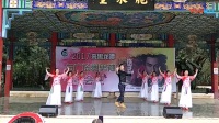 天骄舞蹈队与广场舞男神（饶子龙）同台演出《又见北风吹》