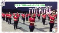 天天美广场舞队全体队员演示手语舞《国家》