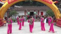 【拍客】仙游县下坤三座厝女子舞蹈队表演广场舞《八十八佛光万丈》