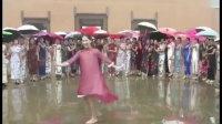 《白毛女》芭蕾舞   73岁女一号芭蕾舞者石钟琴在上海跳起了广场舞，她的容颜她的舞姿你感觉如何？我感觉很自己羞愧?