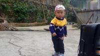 农村2岁宝宝跳广场舞，节奏感真强，循坏看了无数遍，看上瘾了！