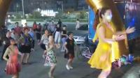 惠州舞蝶广场舞蹈队《又见山里红》40步拍手舞，网络红火版，团队现场演示
