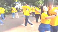 在国外好多人都把广场舞当成健身运动而中国却没人跳这种舞8
