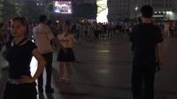 2015‎年‎9‎月‎27‎日东莞大岭山广场跳广场舞的人们4K视频00145