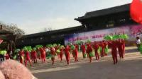 晋中市夕阳红艺术团参加舞动榆次万人广场舞比赛舞蹈《中国美》