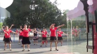 江西吉安市王小红姐妹舞蹈队广场舞《江西风景独好》正面。