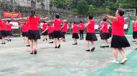 梧州市苍梧县石桥镇培中村广场舞团队。