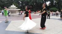 王子老师与夏日风老师8月30日于莲花池广场共舞