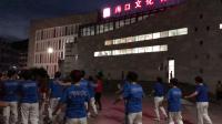 2020、7、19、妇女们在青田县海口文化礼堂表演广场舞