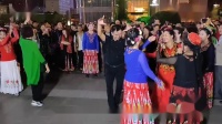 306_马斌老师与太原阿连团队老师五一广场共舞。