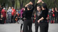 昊天广场舞蹈团表演水兵舞一二套