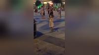 这小孩跳广场舞，真棒！
